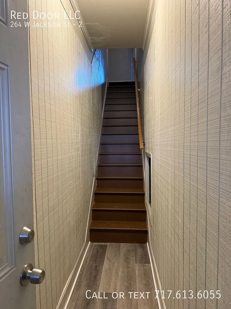 3 Bedroom Second Floor Apartment in York! — Photo 2