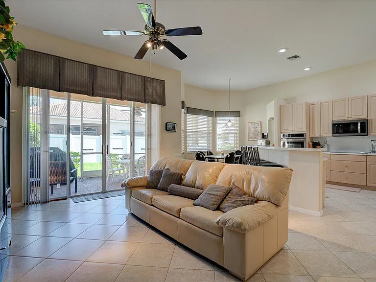 15323 Fiorenza Cir — Photo 26
