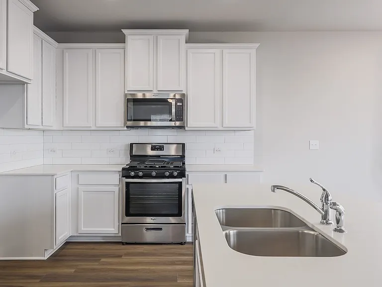 10702 Sentinel Dr — Photo 4