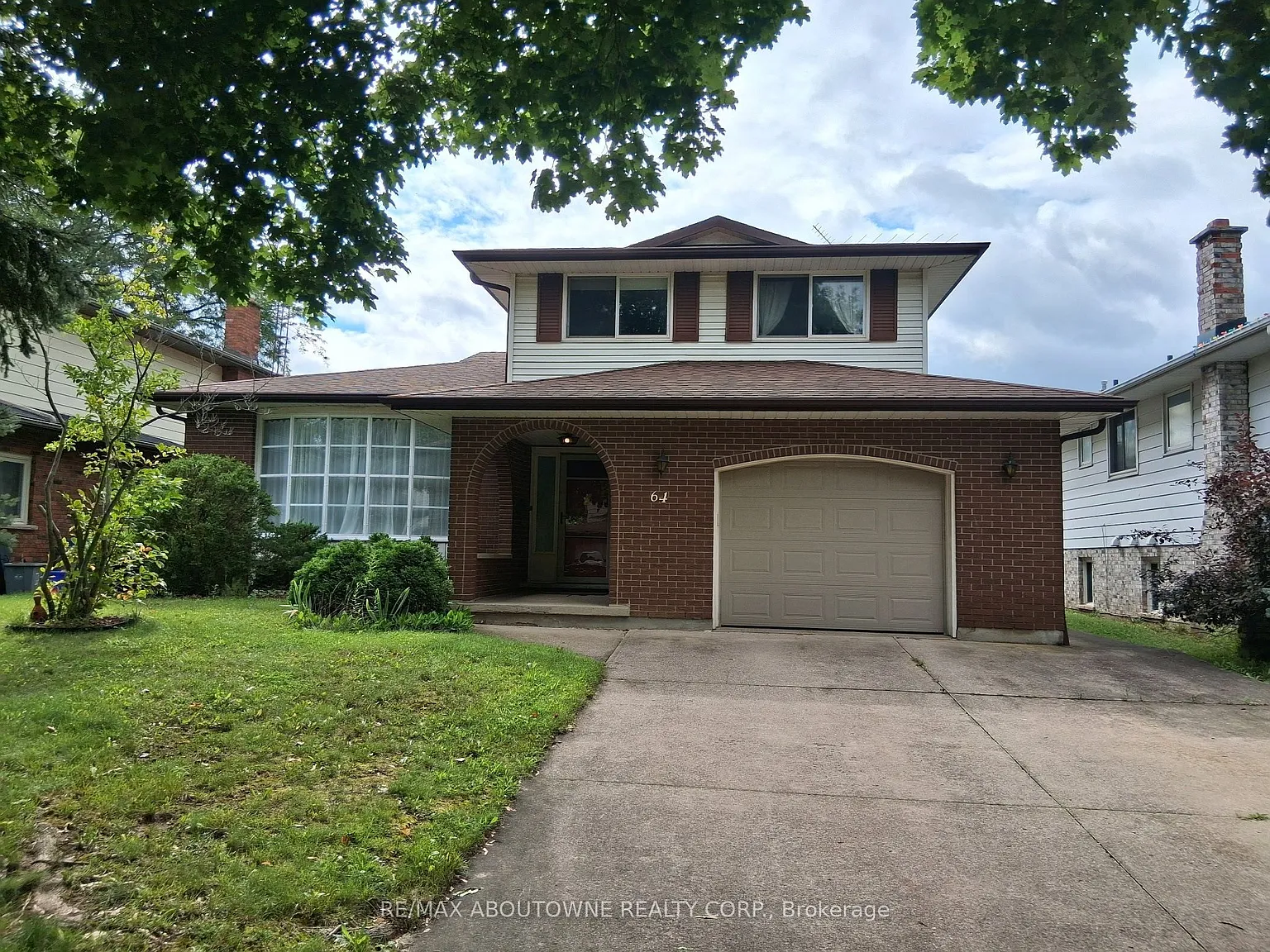 4 bed, $2,900 — Photo 1