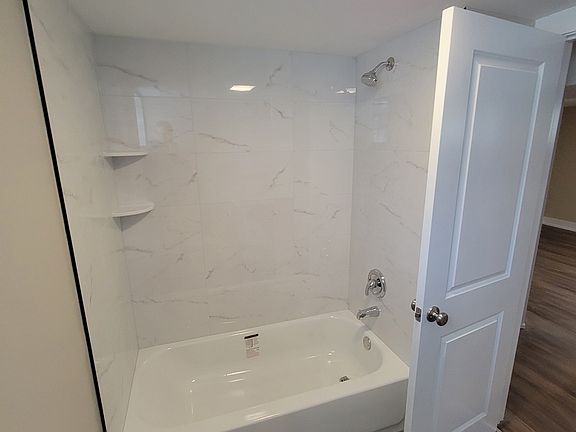 3rd image of 942 E 161st Pl