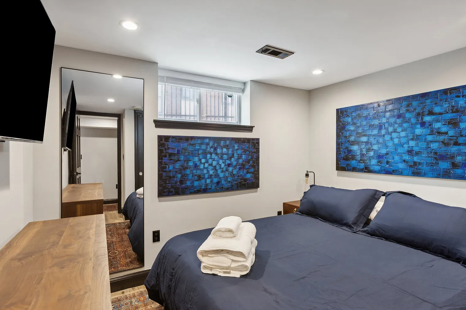 2 bed, 1.0 bath, 947 sqft, $4,170 — Photo 2