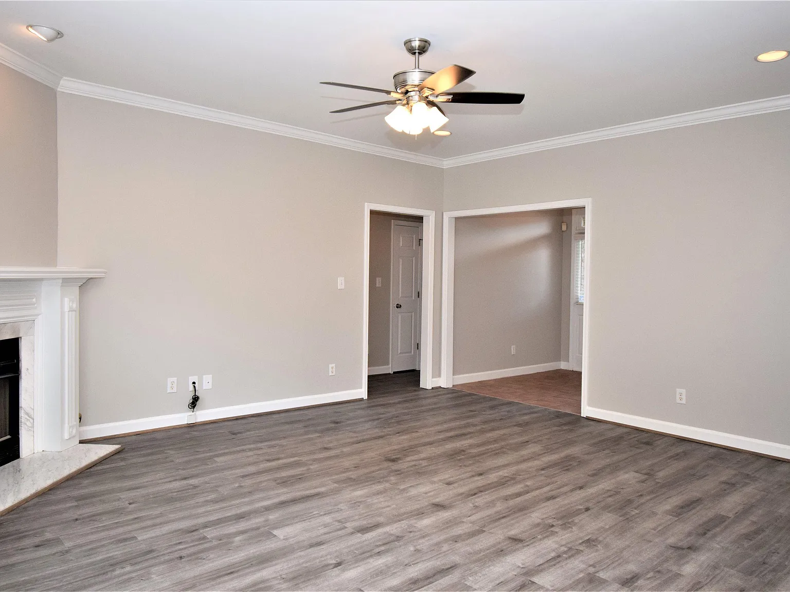 3 bed, 2.0 bath, 1620 sqft, $2,050 — Photo 2