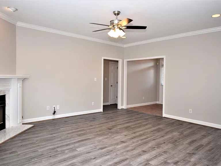 5725 Riverbirch Dr — Photo 2