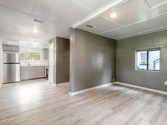 5th image of 633 Florence St