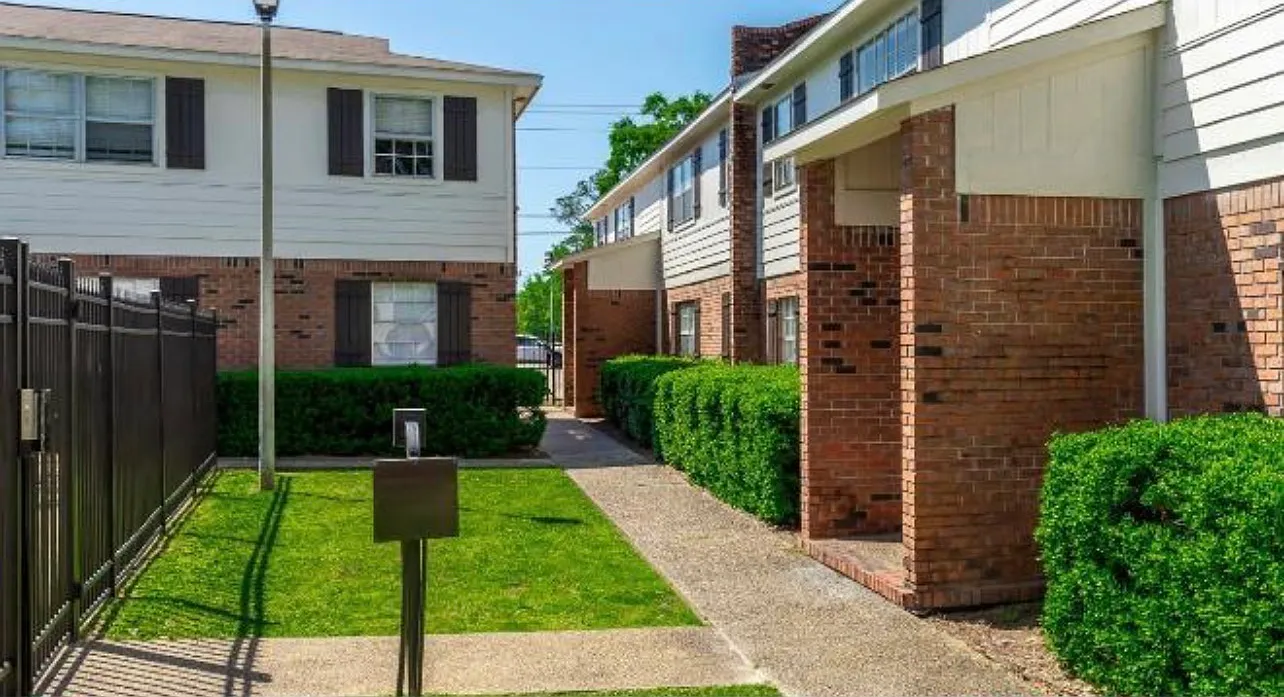 2 bed, $855 — Photo 4