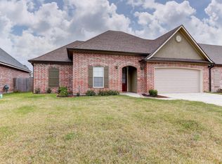 323 Oak Hill Ln, Youngsville, LA 70592