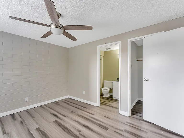 Country Club Villas — Photo 22