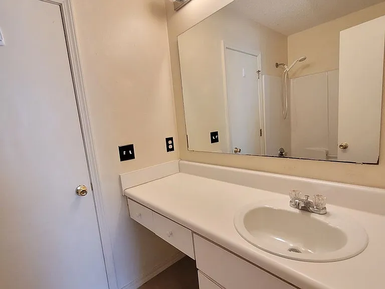 647 Virginia Oak Ct — Photo 17