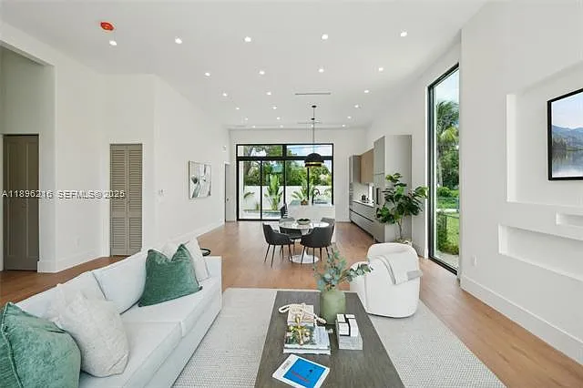 510 NW 50th St — Photo 4