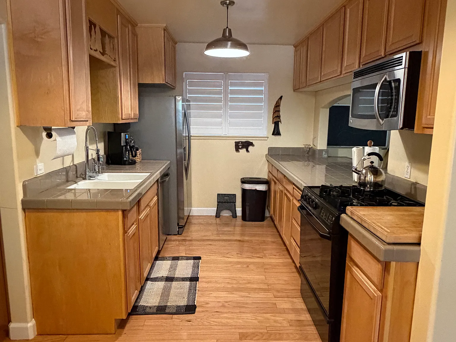 3 bed, 1064 sqft, $3,500 — Photo 3