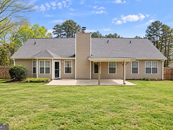 3rd image of 244 Natchez Cir