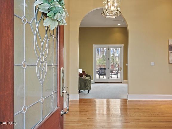 5th image of 111 Stone Ridge Dr