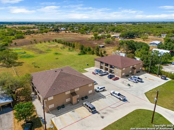 4551 MOUNT OLIVE RD, Adkins, TX 78101