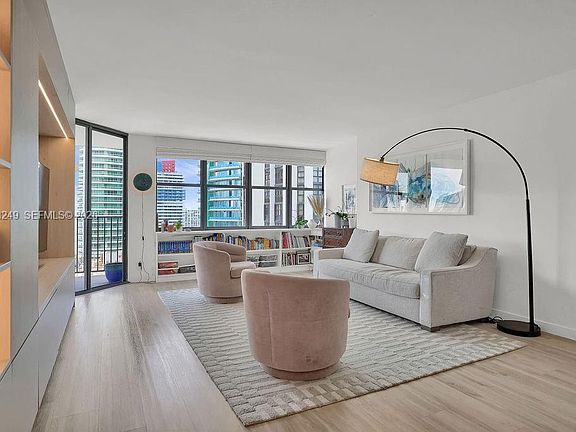 4th image of 1901 Brickell Ave APT B1512