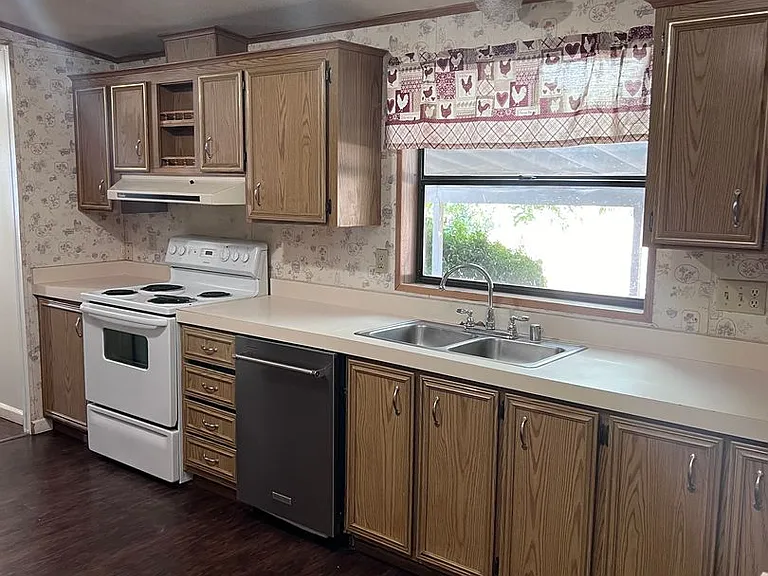 22195 Vallotton Ln — Photo 26