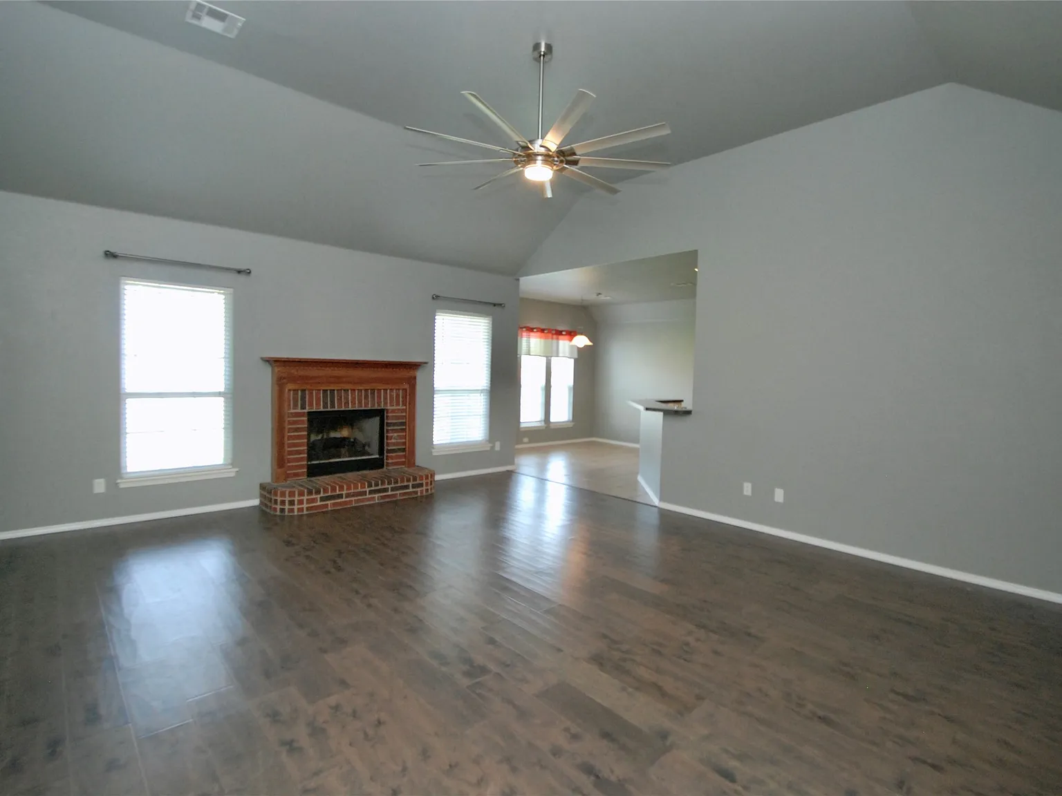 3 bed, 2.0 bath, 1857 sqft, $1,995 — Photo 4