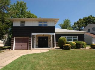 148 Rose Ln, New Hyde Park, NY 11040