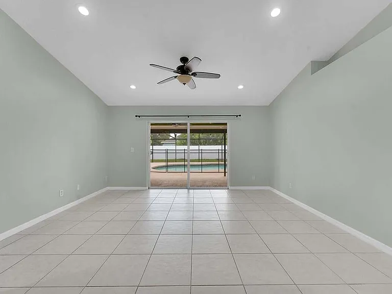 5335 NW Conley Dr — Photo 5