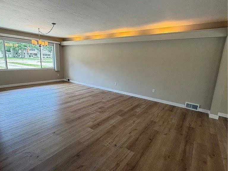 2104 Walter Rd — Photo 6