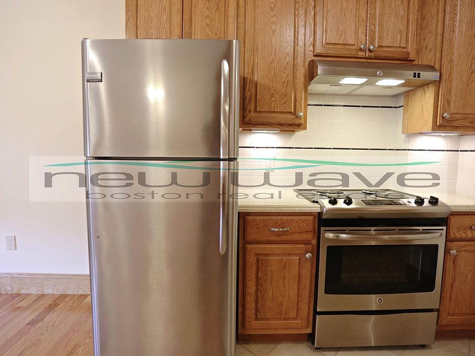 2nd image of 136 Charles St #2