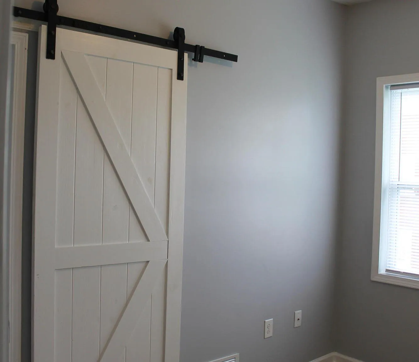 952 S Floyd St — Photo 3