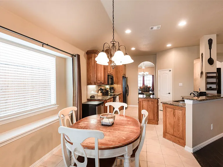 1010 Churchill Dr — Photo 9