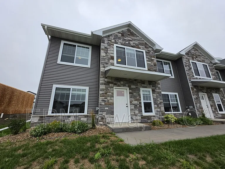 2311 Water Tower Pl — Photo 1