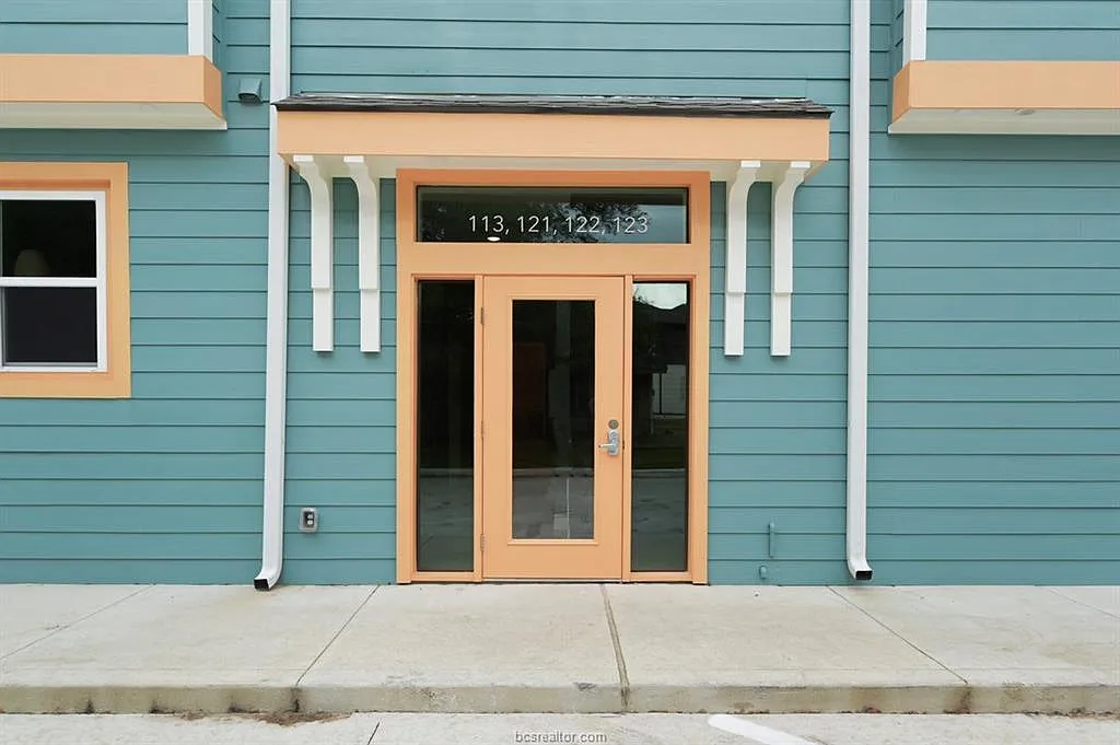 Building Photo - 603 S Sims Ave #113
