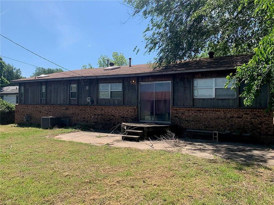 2nd image of 3929 SE 10th Pl