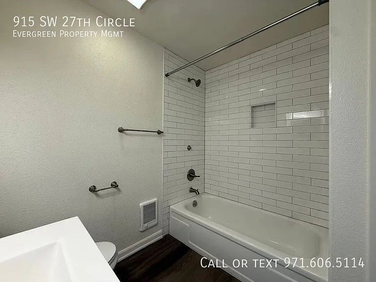 915 SW 27th Cir — Photo 18