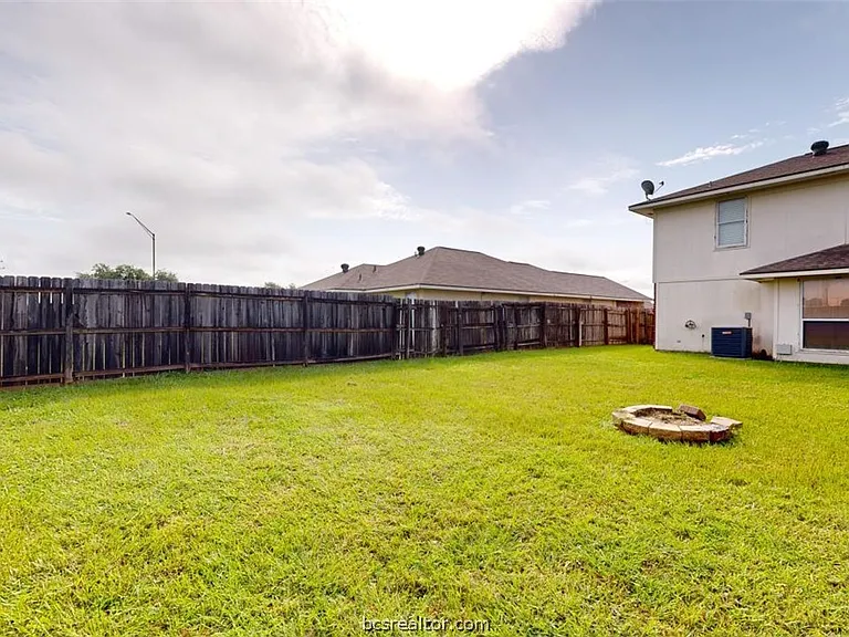 915 Bougainvillea St — Photo 32