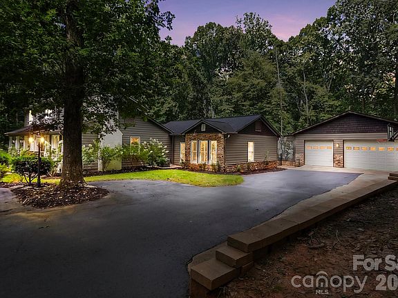 2nd image of 432 Raintree Dr