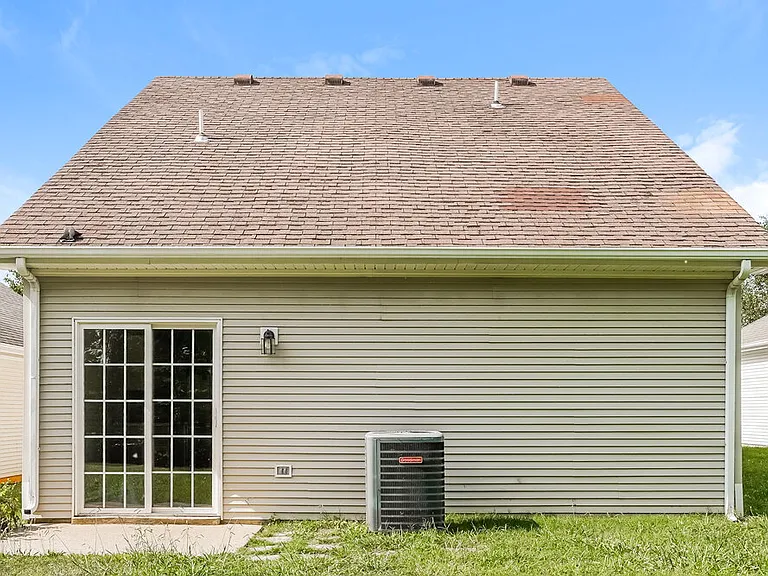 1464 Rochester Dr — Photo 17