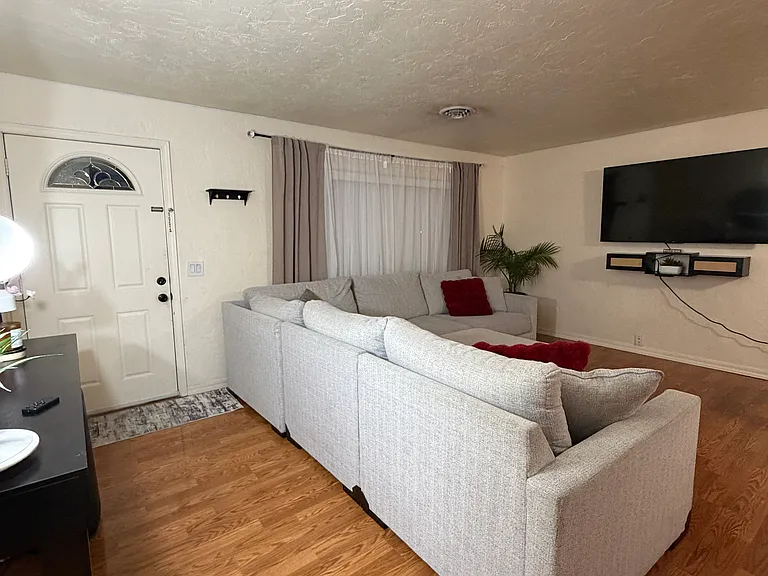 1133 W Nixon St — Photo 5