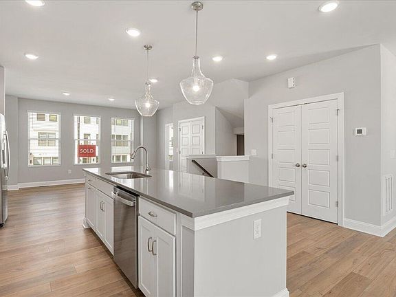 5th image of 10536 Pleasant Branch Dr