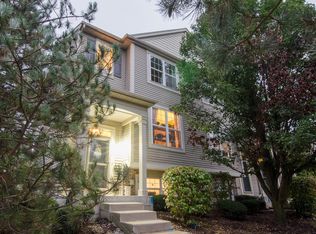 31596 N Tallgrass Ct, Lakemoor, IL 60051