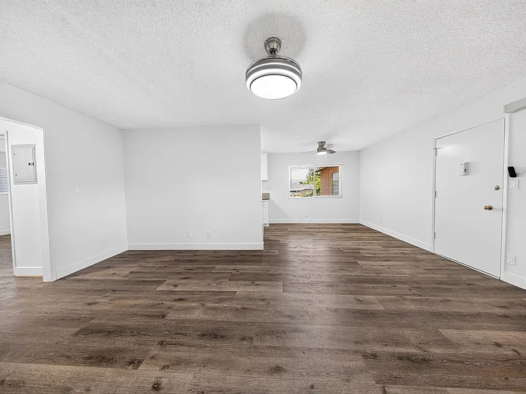 20353 Saticoy St — Photo 19