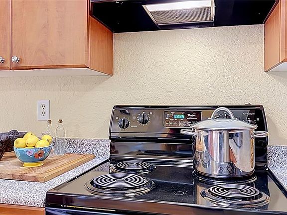 5th image of 202 E SOUTH STREET #4040