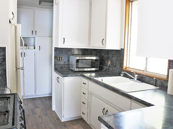 3rd image of 45602 Twin Lakes Dr