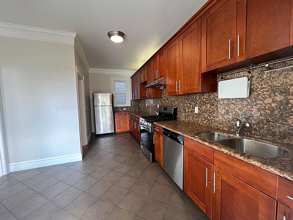 2nd image of 427 Duboce Ave