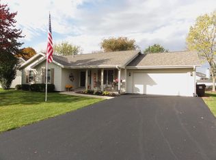 172 Old Meadow Ln, Rockton, IL 61072