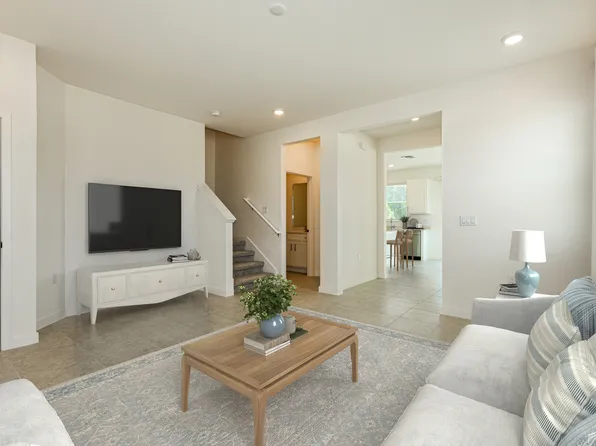 1423 Tristar Dr, Plant City, FL 33563