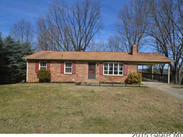 698 Gloria Pl, Staunton, VA 24401