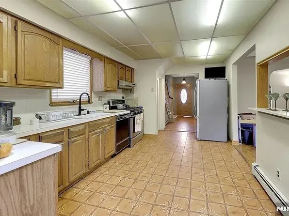 451 Wilfred Terrace image 11 of 21