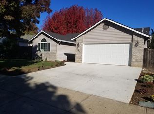 3040 Burlington Dr, Newberg, OR 97132