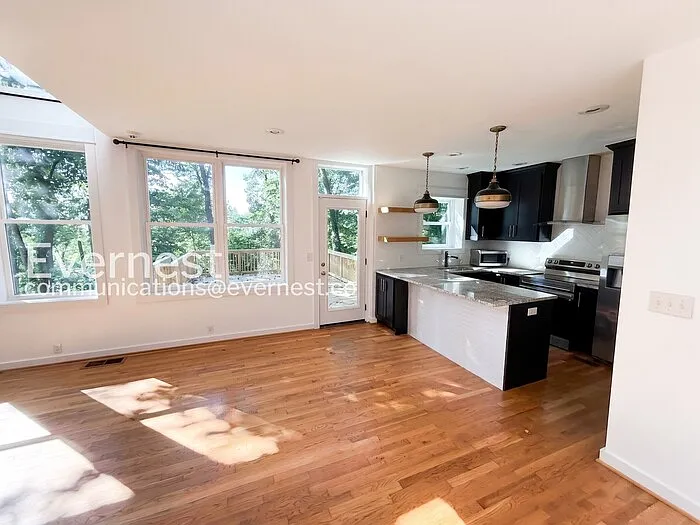 112 Crest Dr — Photo 5