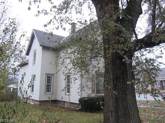 2nd image of 1113 Lake Ave