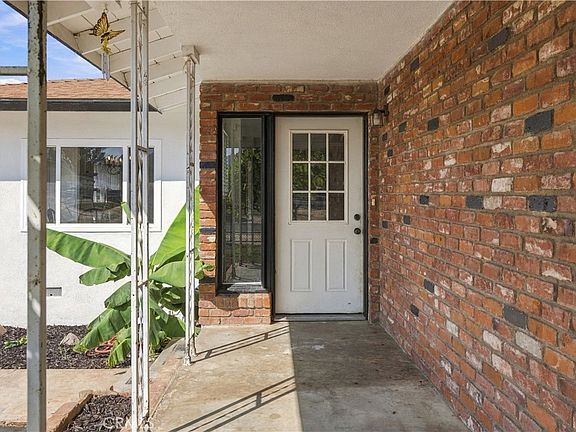 3rd image of 4144 Center Ave