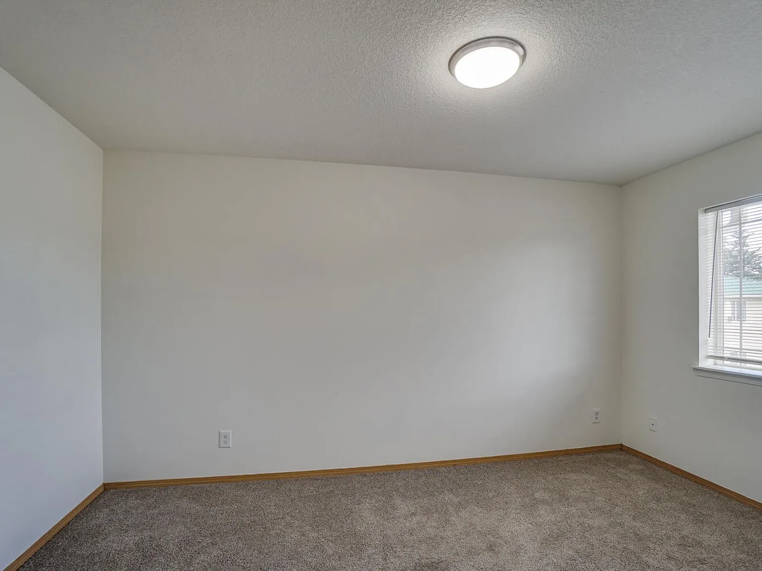 Beverly Rose Apartments — Photo 3